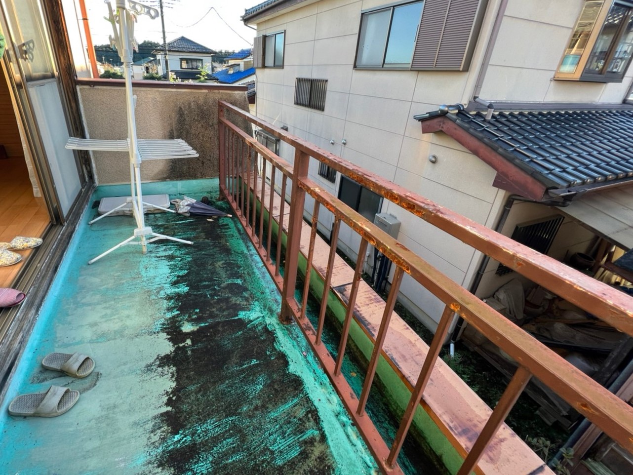 外壁塗装 大工 屋根漆喰工事 日本家屋 劣化
ベランダ